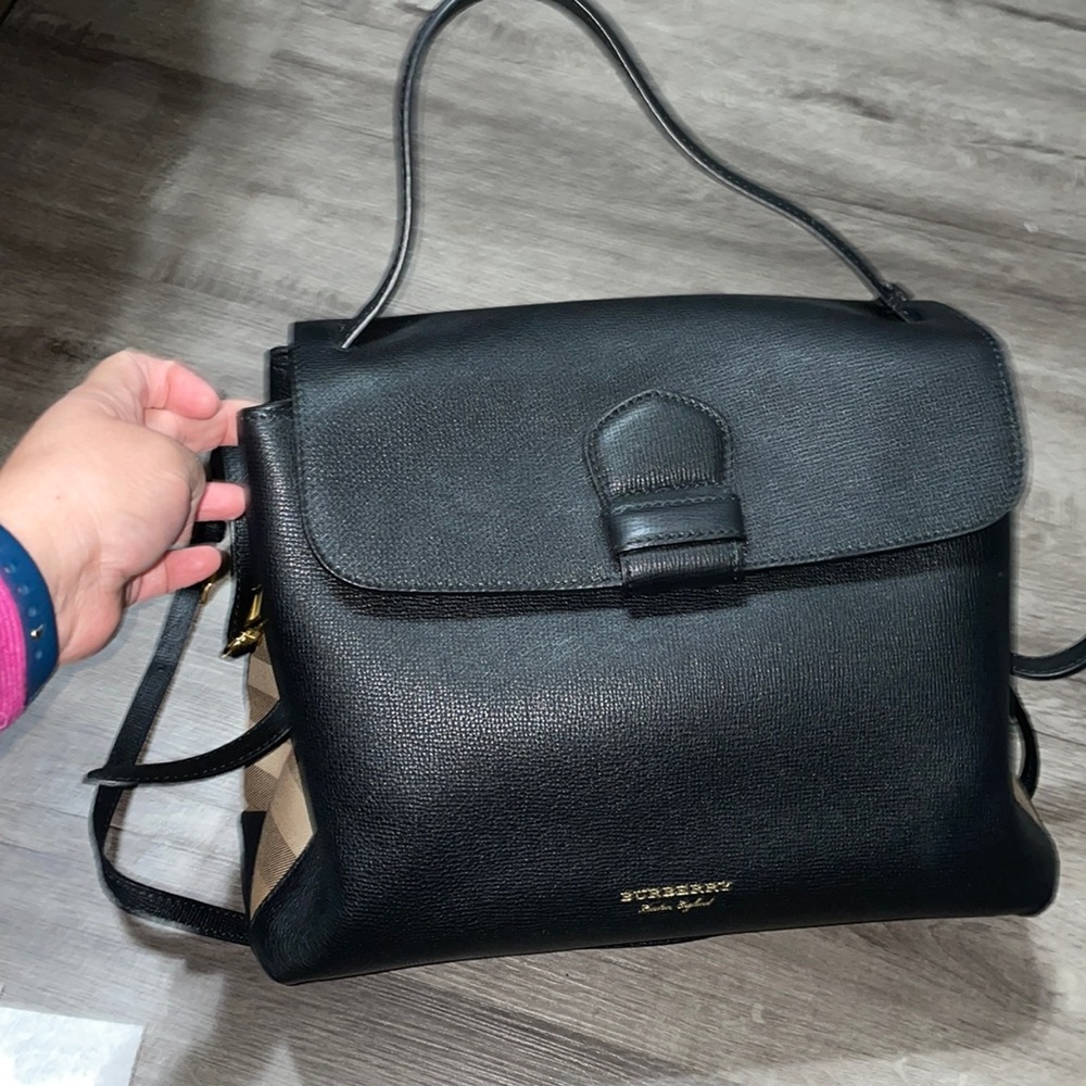 Burberry purse / travel / office